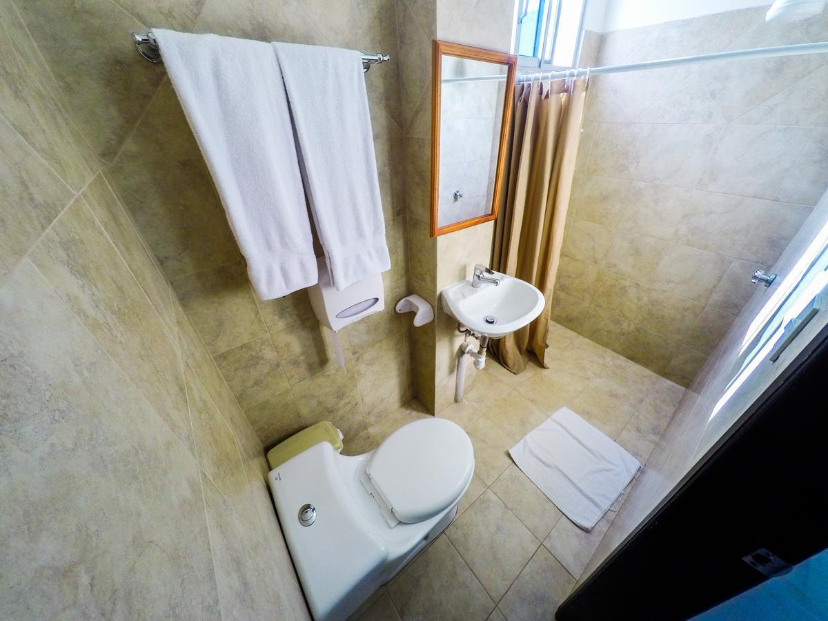 Dc Suites Aeropuerto グアヤキル エクステリア 写真