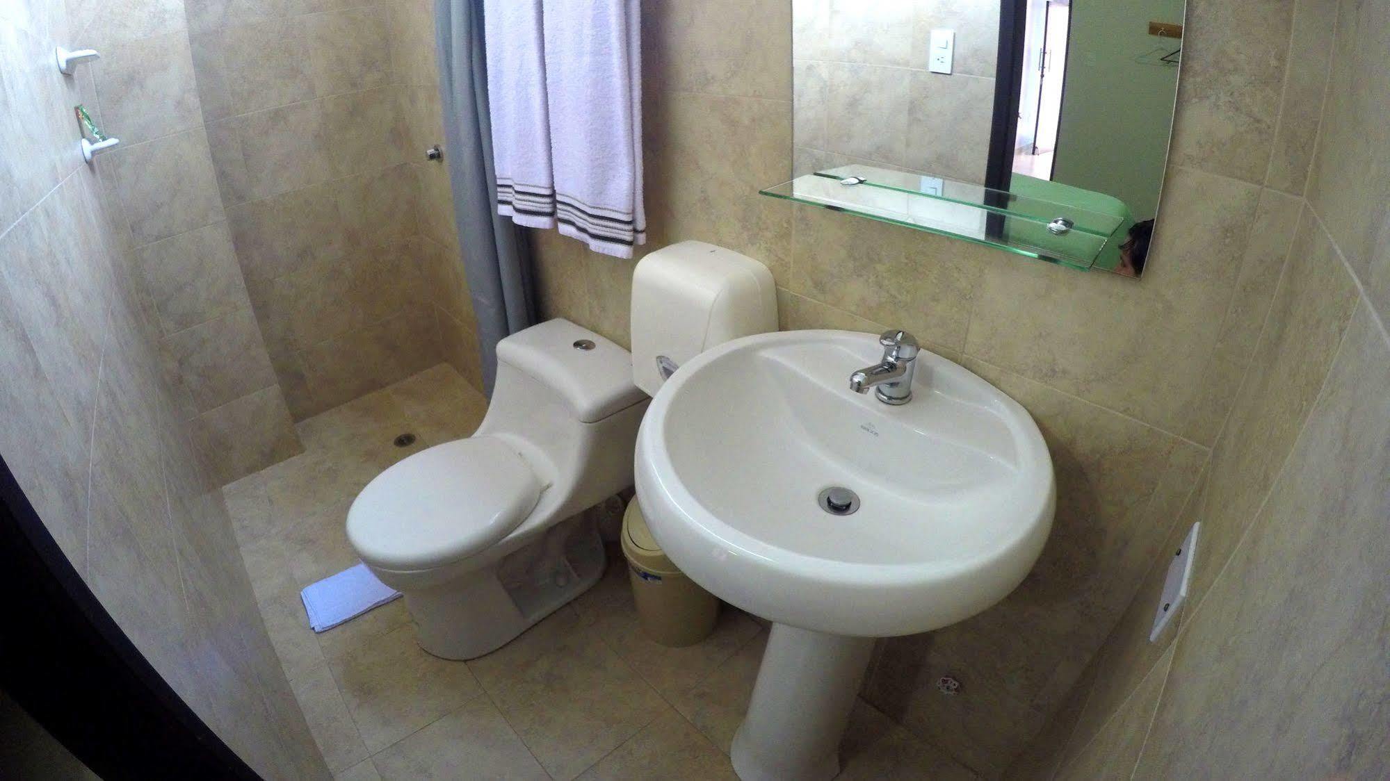 Dc Suites Aeropuerto グアヤキル エクステリア 写真
