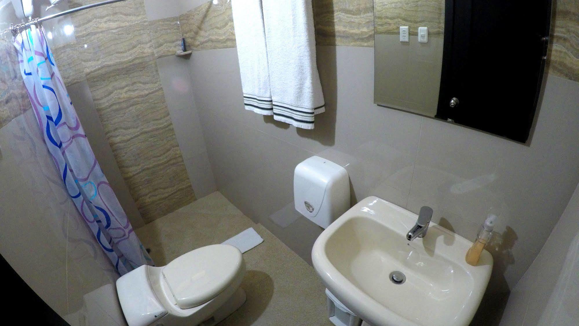 Dc Suites Aeropuerto グアヤキル エクステリア 写真